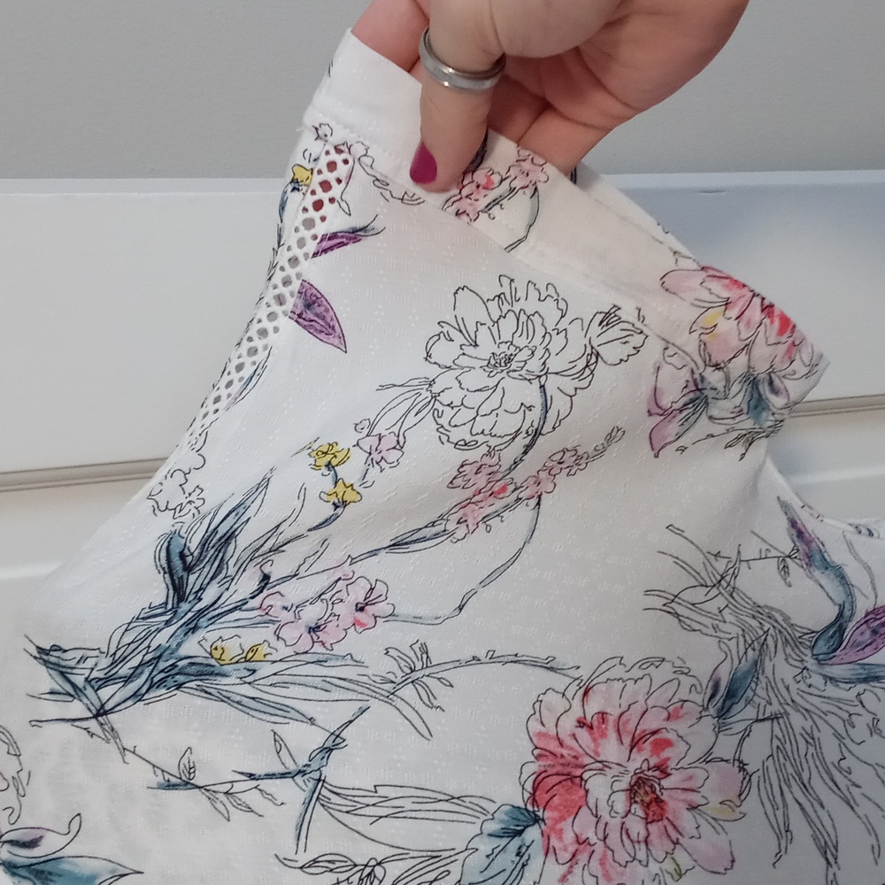 🪻Buffalo David Bitton🪻- White/Multi Floral S/S Tie Front Top - Picture 10 of 14